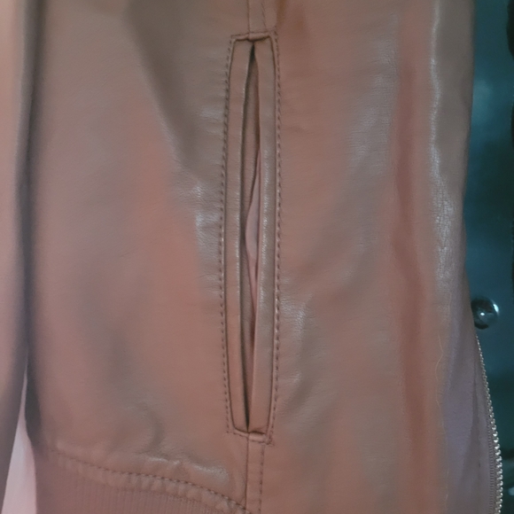 Chic Brown Leather Jacket with Silver Zipper - Picture 2 of 8